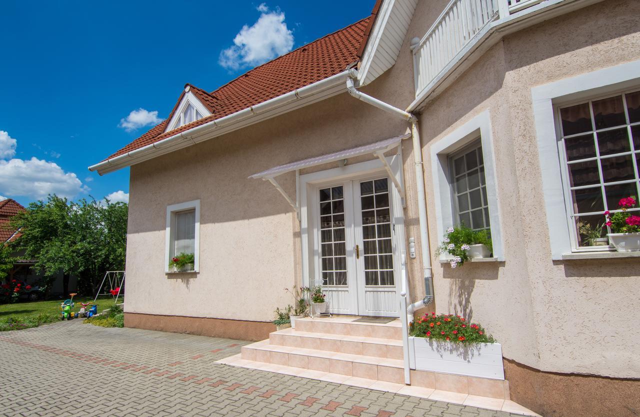 White Apartment Keszthely Eksteriør billede
